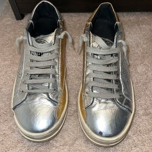 P448 John Metallic Leather Sneaker